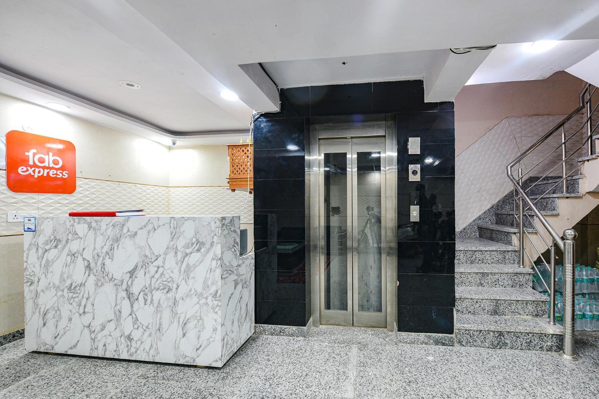 Fabexpress Unicon Hotel New Delhi Eksteriør billede